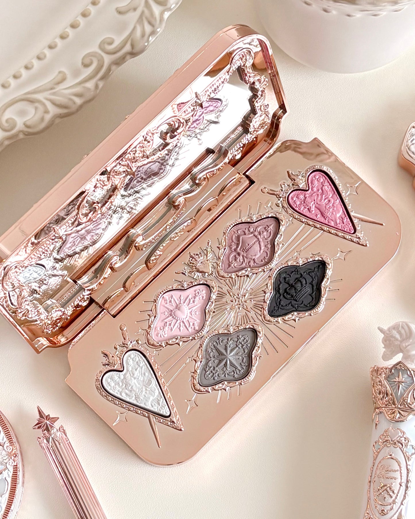 Flowerknows - Knight Unicorn 6-Color Satin Makeup Palette